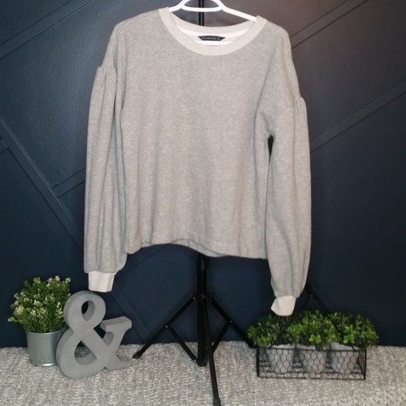 Abercrombie & Fitch Gray Pull Over - Picture 1 of 1